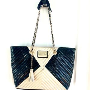 Bebe Tote bag